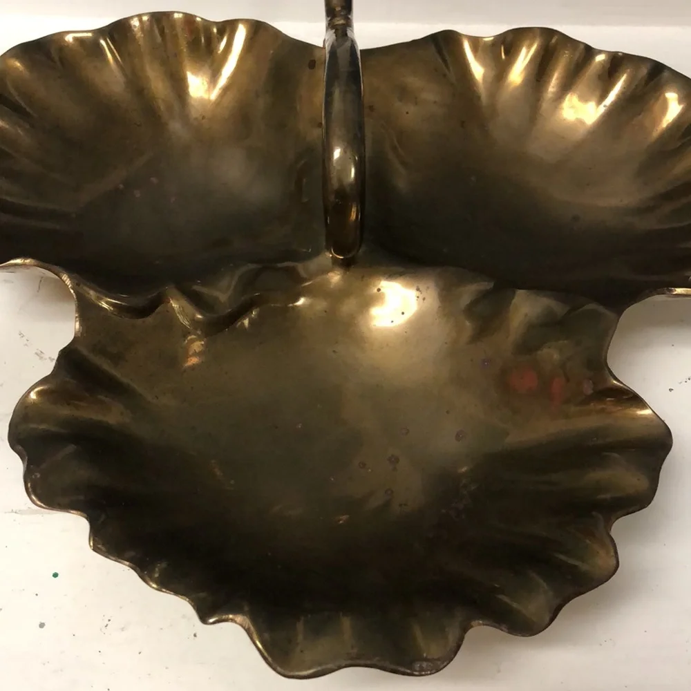 Large Heavy gold Brass Leaf Shell‎ sectioned Tray bowl Made In India 12” x 11”